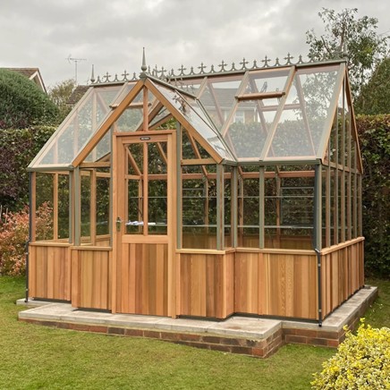 <strong>Evolution TWELVE:</strong> 12ft 9in (3877mm) wide model with double door. Width is the measurement across the end with the doors in. Various lengths available from 6'6 (1977mm) onwards.